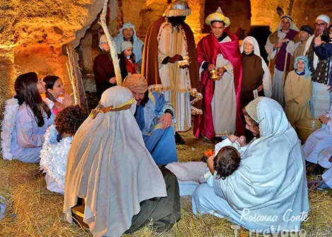 Luci e voci del presepe al fontanile